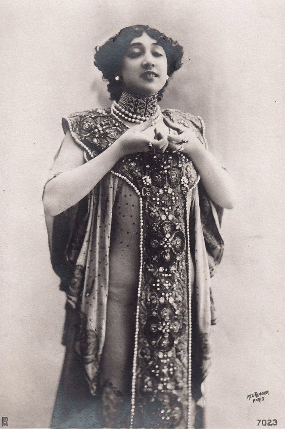 Vintage la belle otero in costume 002