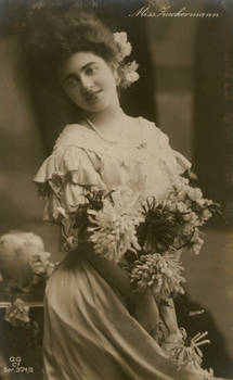 Vintage lady with flowers 0002