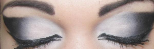 black white eyeshadow2