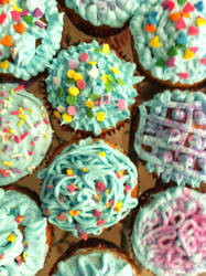 Hand-Frosted Cupcakes!! Yumm~