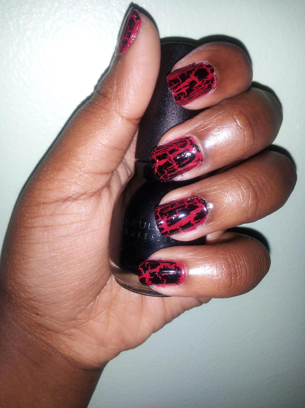 Red /Black crackle nails 2 by MissBeatle24 on DeviantArt Red /Black crackle nails 2 by MissBeatle24 on DeviantArt