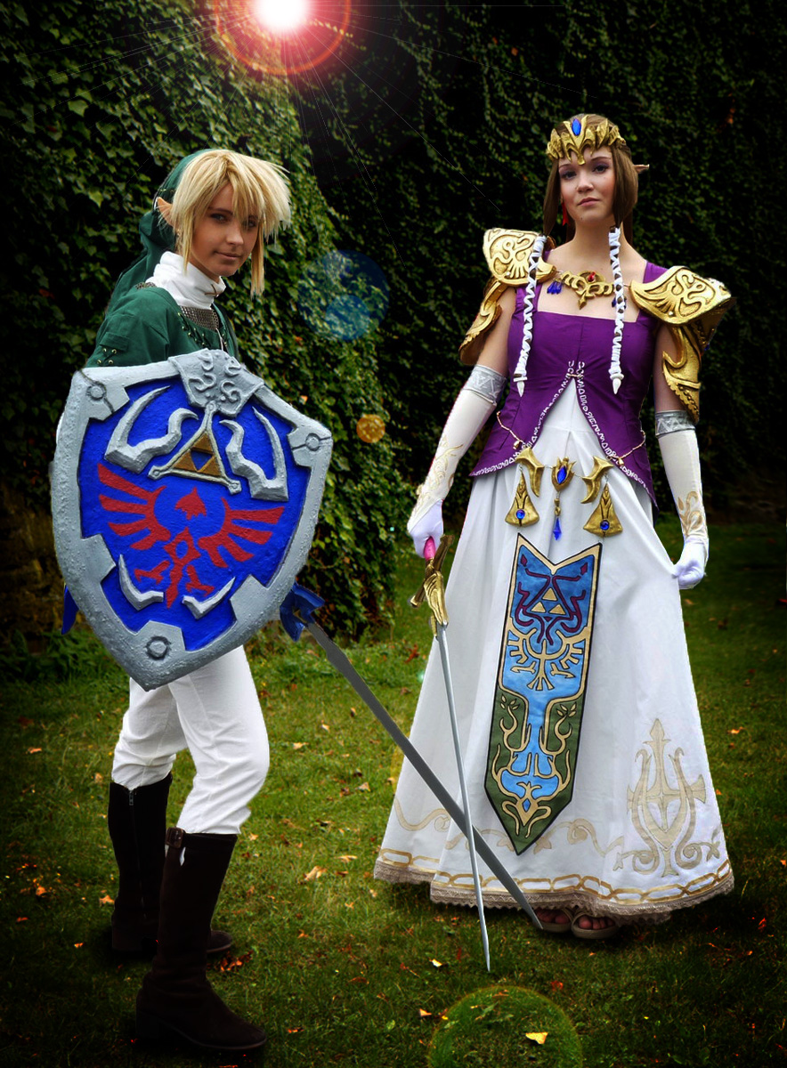 Link & Zelda Cosplay  Link cosplay, Legend of zelda, Zelda cosplay