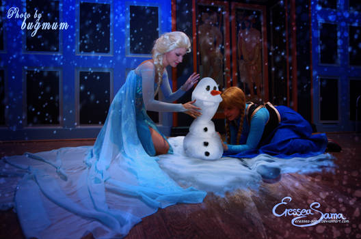 Now we build a snow man! - Frozen Cosplay