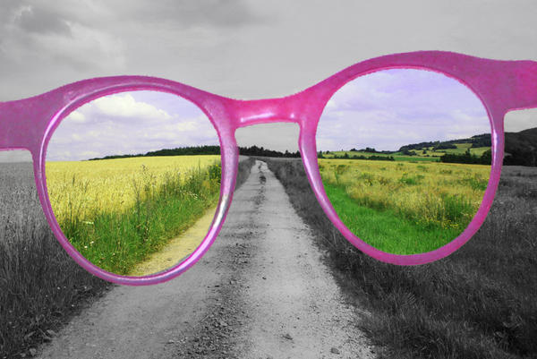 Видит ь. Розовые очки. Мир в розовых очках. Через розовые очки. Мир через розовые очки.