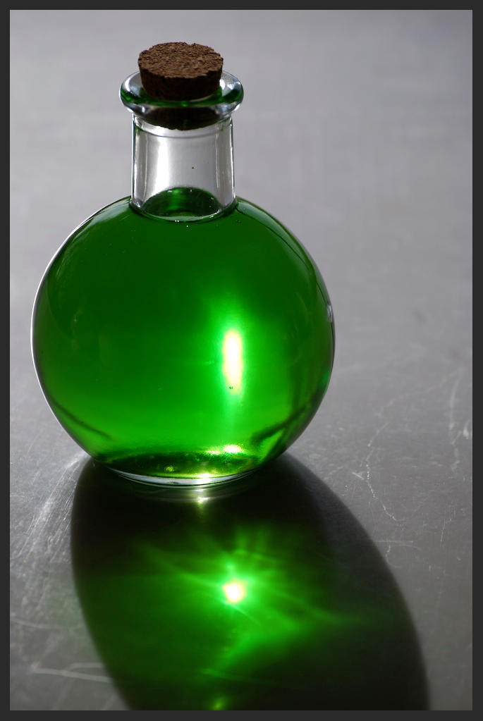 Отрава 6. Зелье зеленого цвета. Круглый пузырек. Зеленая колба. Бутылка с зеленой жидкостью.