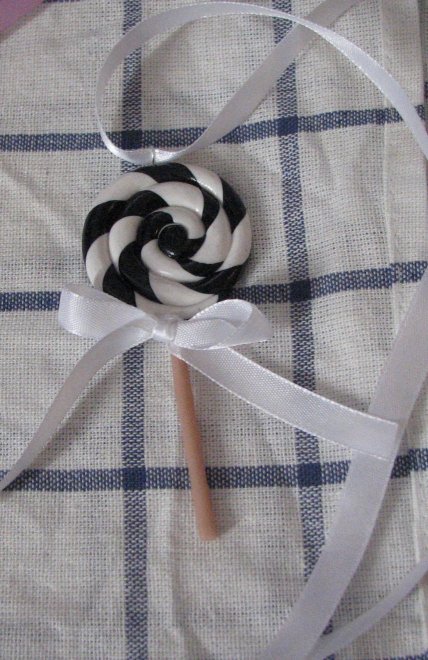 Lollipop with a ribbon