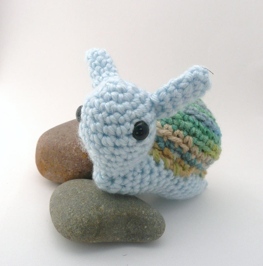 blue and gree snail amigurumi