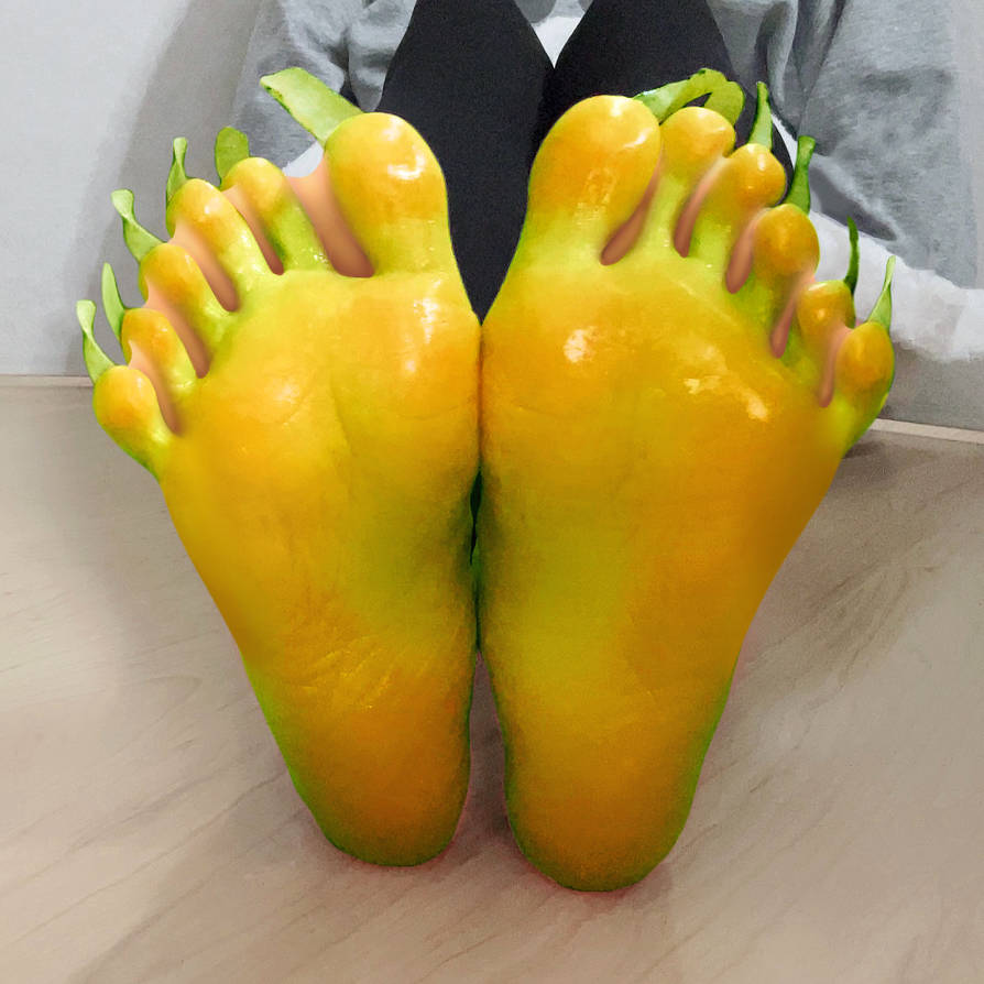 Webbed Toes, Long Toenails by FeetManipulator on DeviantArt