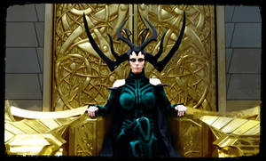 Hela on throne Thor Ragnarok Cosplay at Comic Con