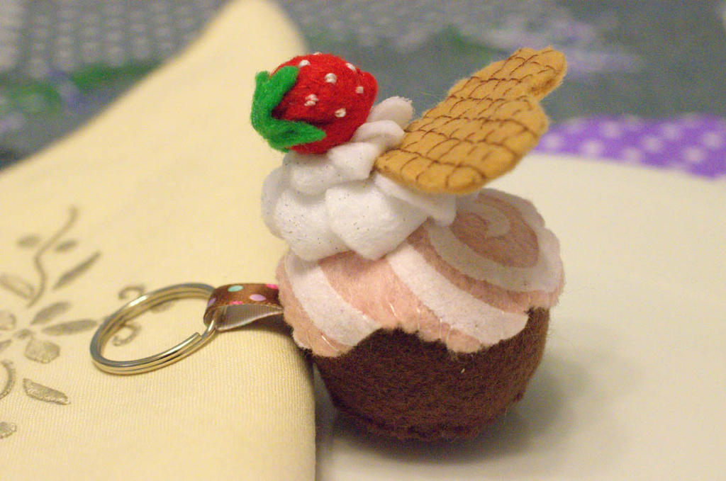 Felt strawberry cupcake. by th3blackhalo