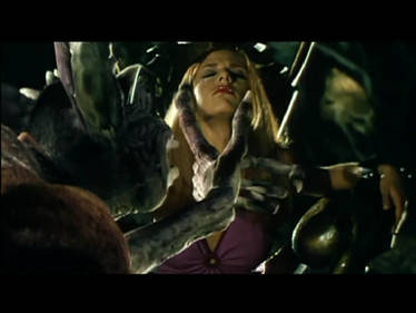 Daphne Blake (Sarah Michelle Gellar) Unconscious