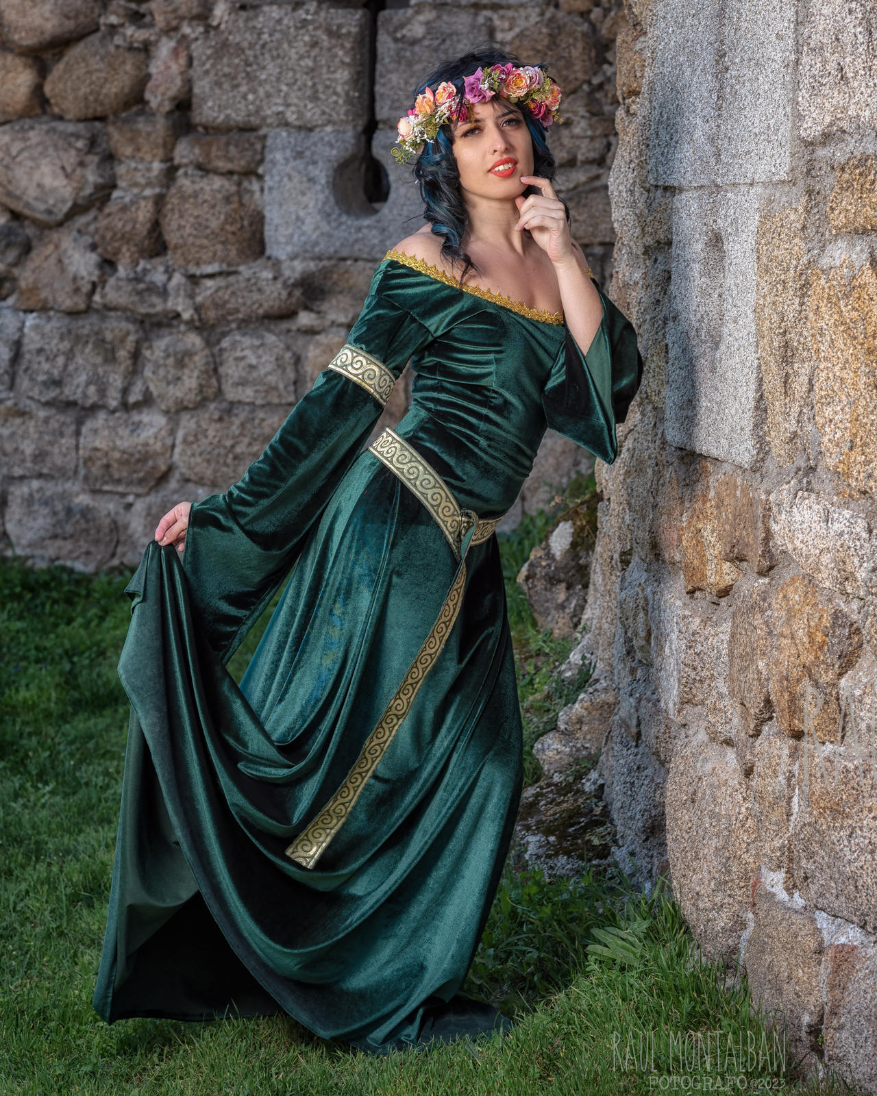 Medieval dress by StonerCosplay on DeviantArt Medieval dress by StonerCosplay on DeviantArt