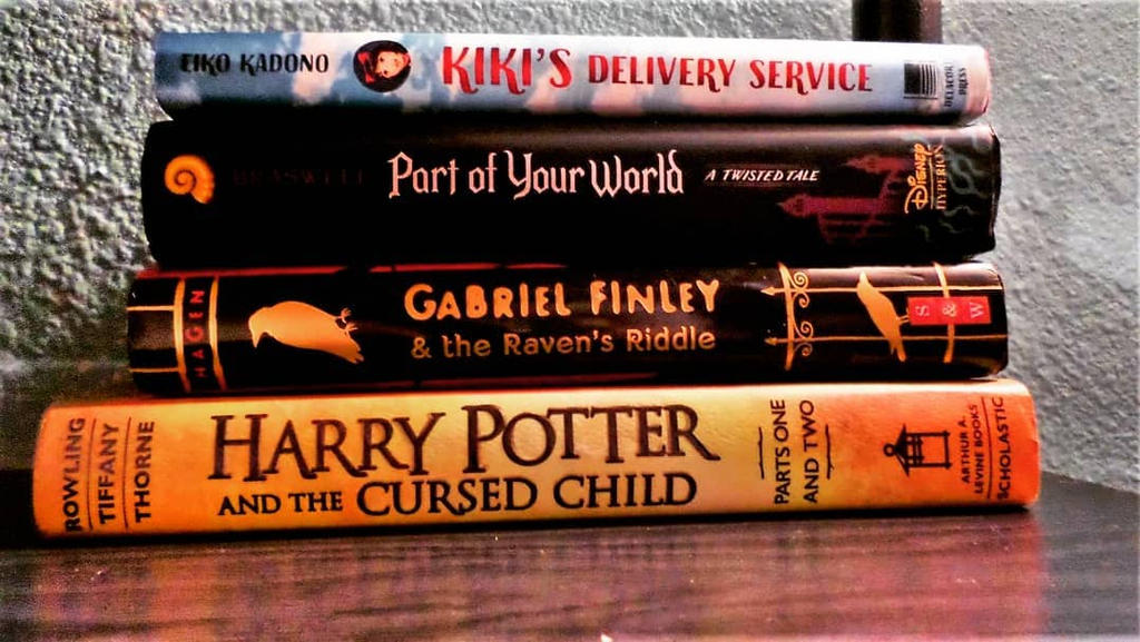 Book Stack by DazzlinRaven on DeviantArt