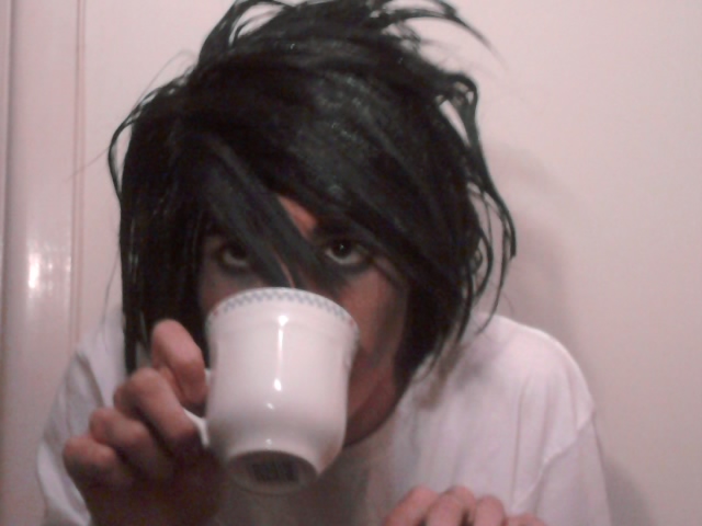 ~L~ drinking tea