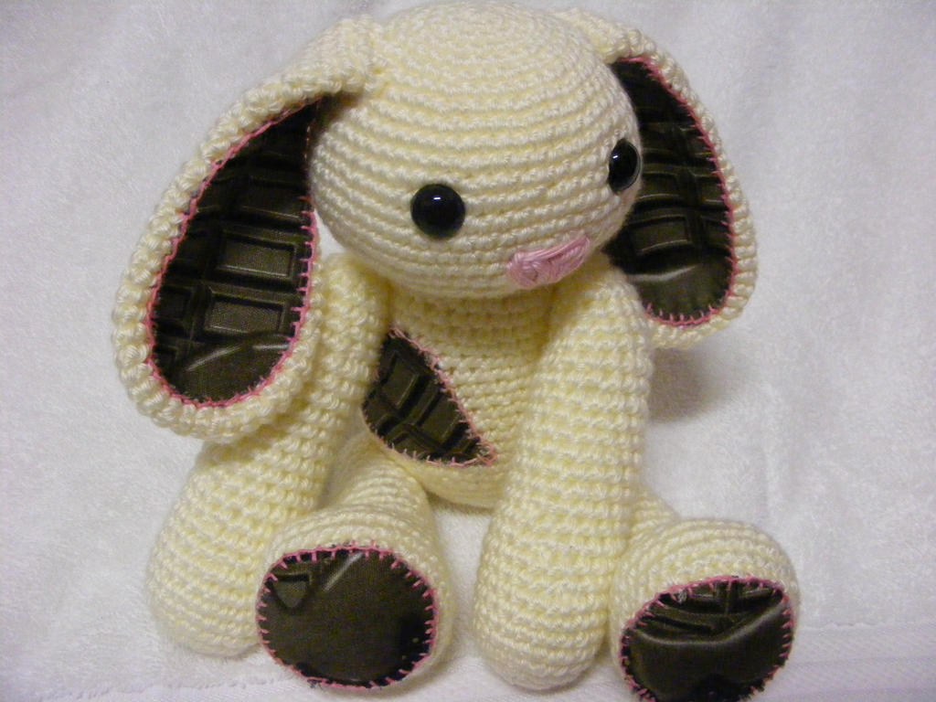 Custard the Rabbit Amigurumi by Crowchet