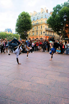 Street dancers, paris