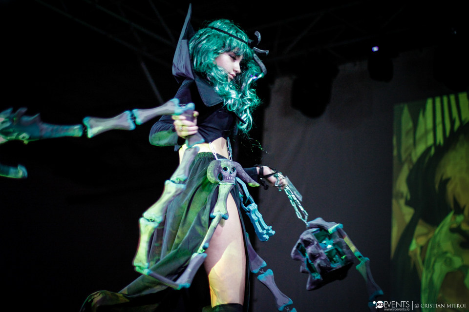 Female Thresh Cosplay 2014