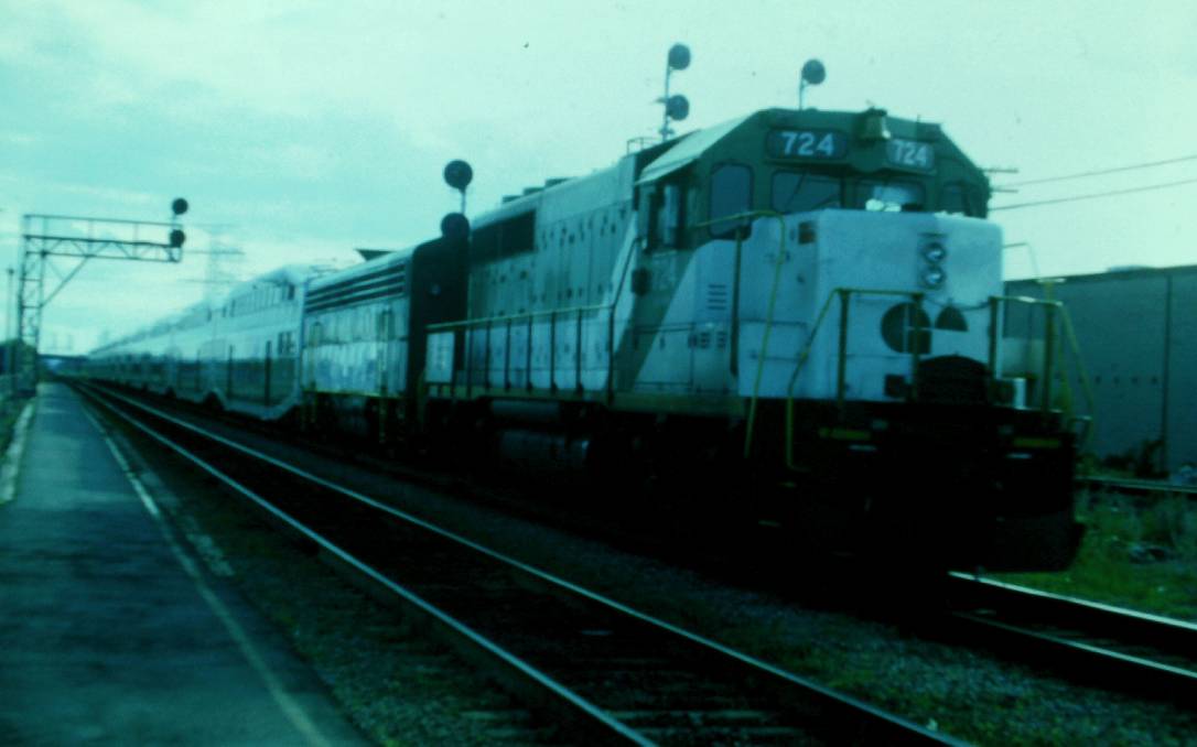 GO Transit GP40 #724 by Tracksidegorilla1 on DeviantArt