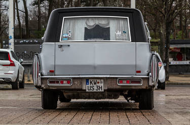 Cadillac Fleetwood Hearse 1974 (Berlin, 2024) 003