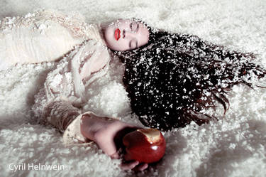 Snow White + the Poison Apple