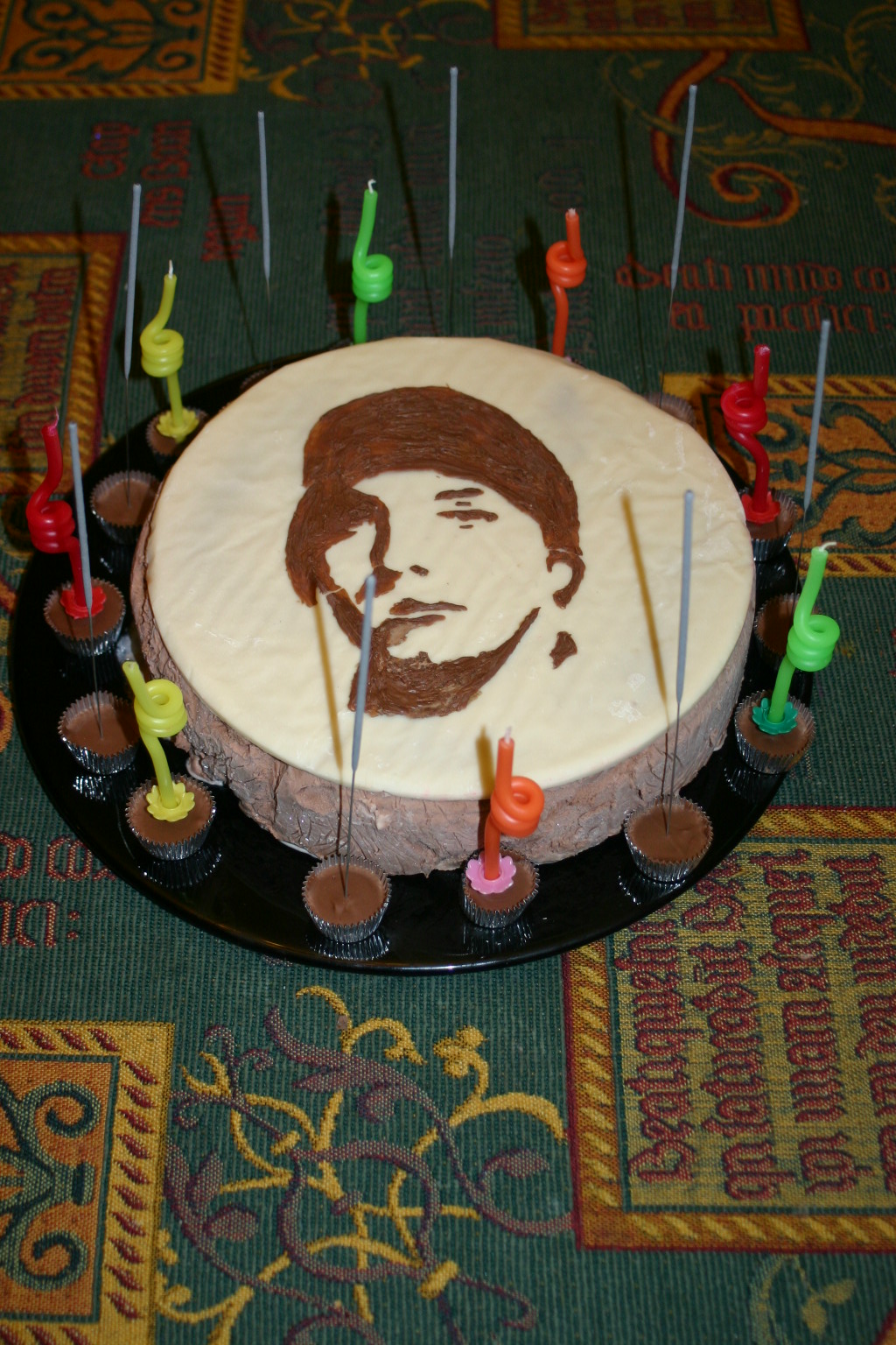 Eminem cake: Not so Slimming Shady (finished)