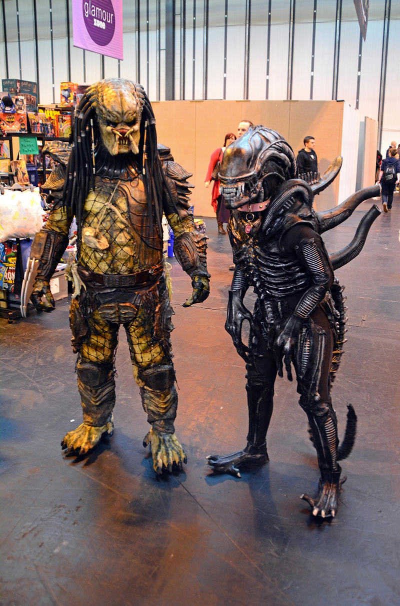 Predator and Alien Cosplay