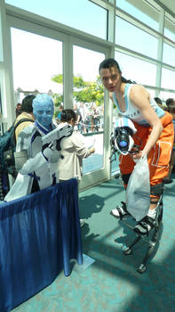 Chell and Liara Cosplay