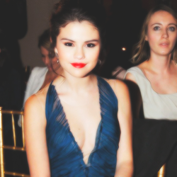 Icon Selena Gomez - Twitter