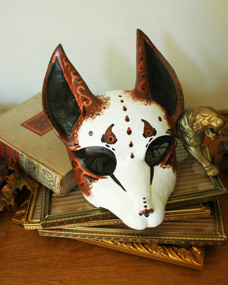 Шебалин маска зверя. Японская маска Кицунэ. Папье маше маска Кицунэ. Маска лисы Кицунэ. Японская маска лисы Кицунэ.