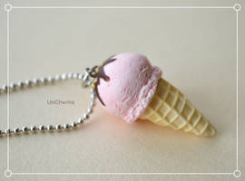 Food Jewelry : Strawberry Ice cream Necklace