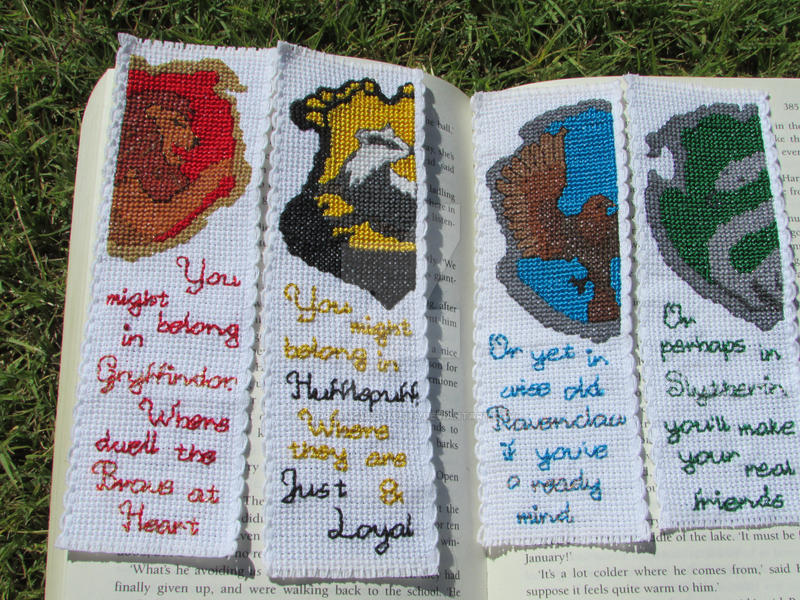 Harry Potter House Crest Cross-Stitch bookmark set by DaydreamQueenMisha on  DeviantArt