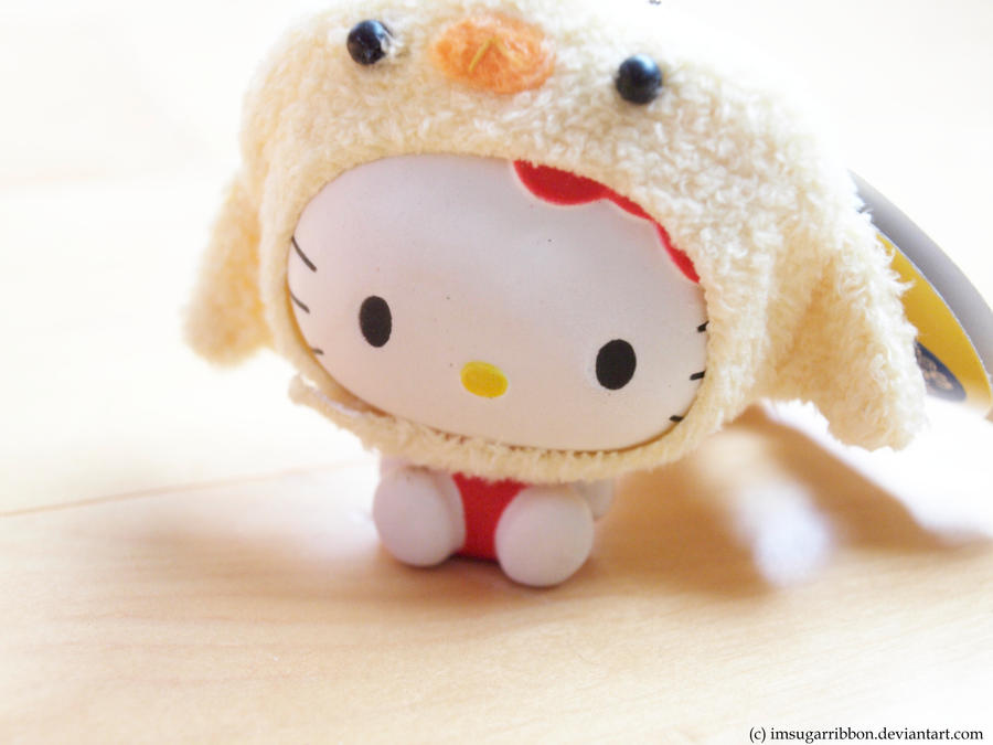 Hello Kitty In Chick Costume