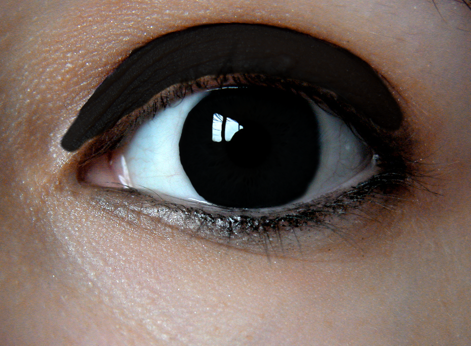 О чем говорят черные глаза. Черный цвет глаз. Черный цвет глаз натуральный. Чисто черные глаза. Чёрный цвет глаз существует.
