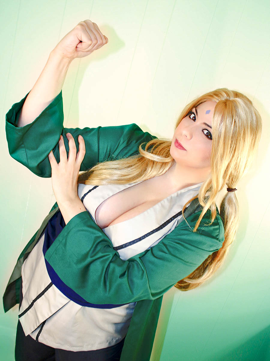 Tsunade - Naruto Cosplay