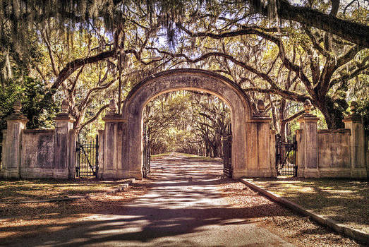 The entrance to Wormsloe Plantation_1