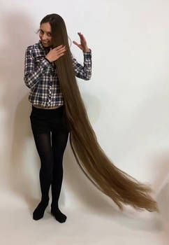 Alena Anufrieva 's floor length long hair