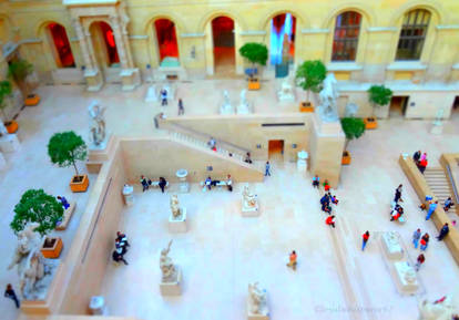 Le Louvre Miniature - Tiltshift Eff. Profile View