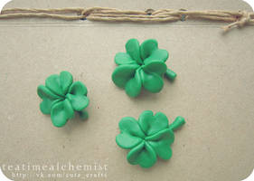 Clover (brooches), glow in the dark :)