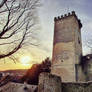 Eine Burg im Sonnenuntergang