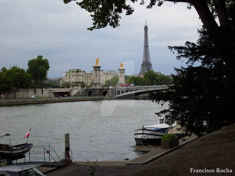 Paris par un jour nuageux