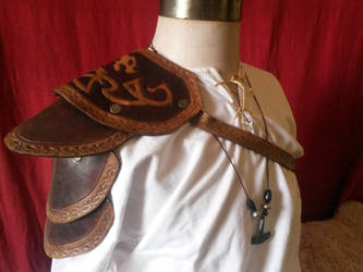 Dragon Leather pauldron