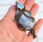 Pale grey agate pendant with flower