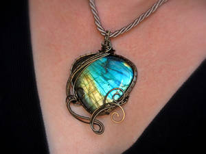 Labradorite gemstone pendant