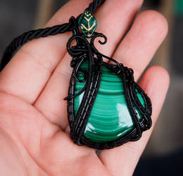 Malachite pendant with leaf