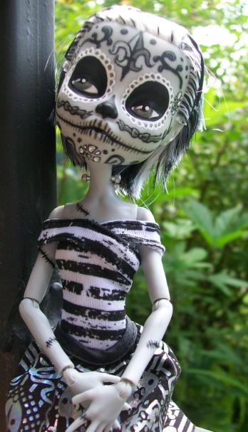 Monster High Custom Frankie Stein DOTD Doll 2