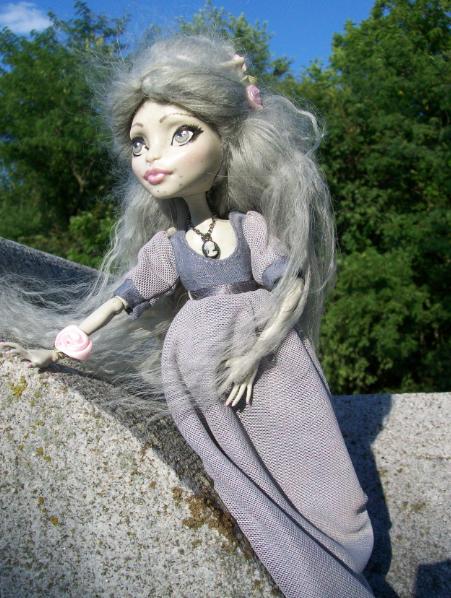 Monster high Regency Rochelle Goyle Custom Again..