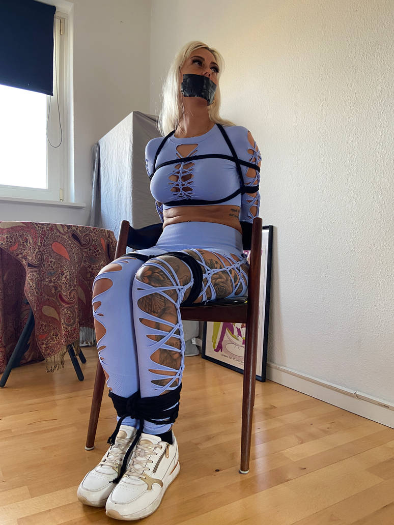 Liz: All Dressed Up For Rave Party.. But by bonden123 on DeviantArt