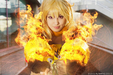 Fire power. Yang Xiao Long, RWBY cosplay.