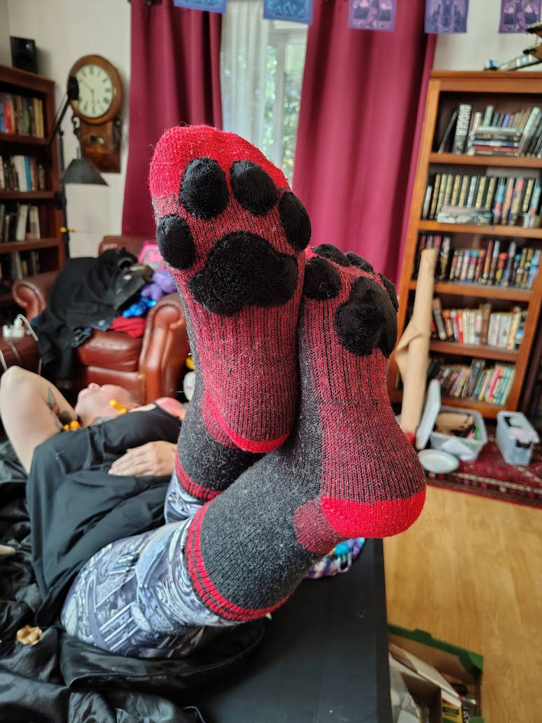 Comfy wolf toe socks by Bladespark on DeviantArt