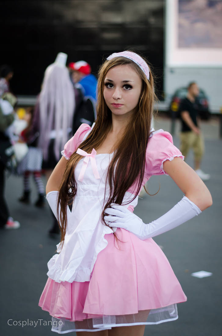 Maid cosplay